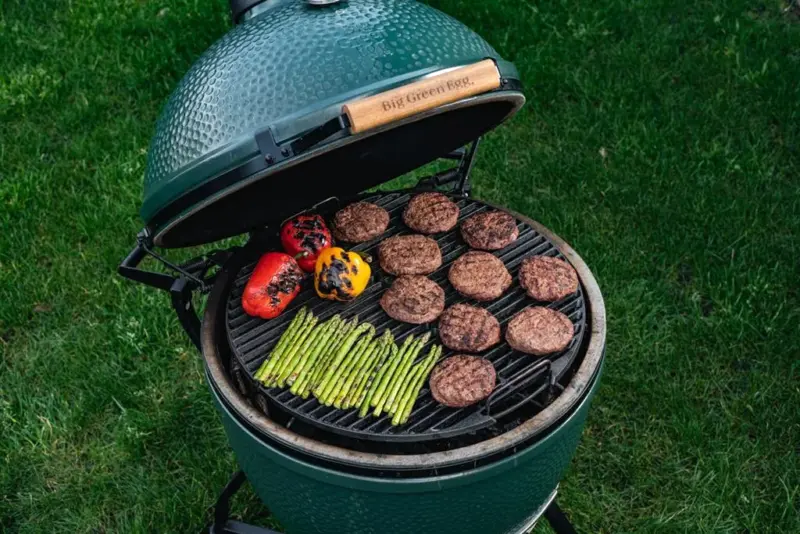 КОМПЛЕКТ BIG GREEN EGG XLARGE СЪС СТОЙКА И МАСИЧКИ - Image 4